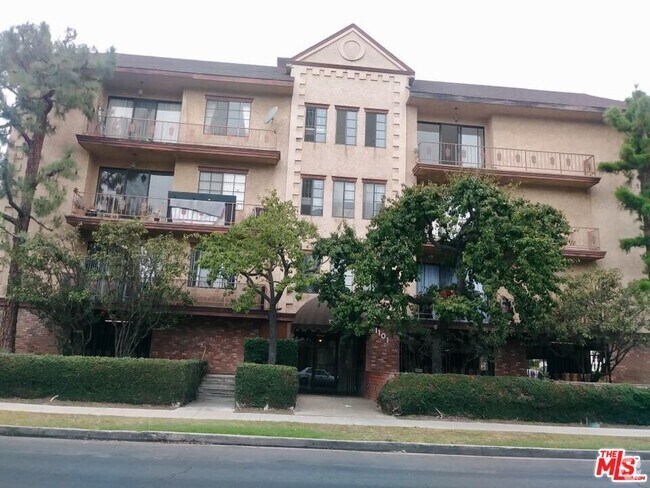 Building Photo - 1101 Rexford Dr Unit 303 Rental