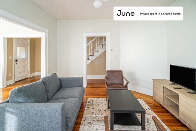 Building Photo - Room in Shared 6 bed/2 bath home