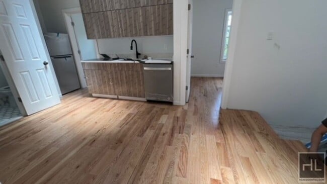 Photo - VERY BRIGHT AND COZY 4 BEDROOMS/2 FULL BAT... Unit 3