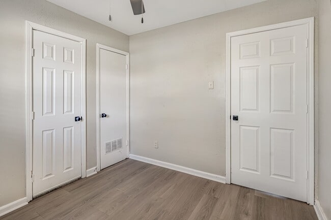 Photo - 4720 Carmen St