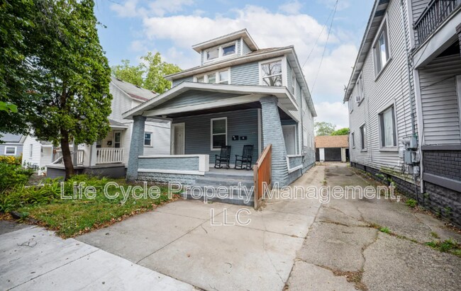 1044 Muskegon Ave NW