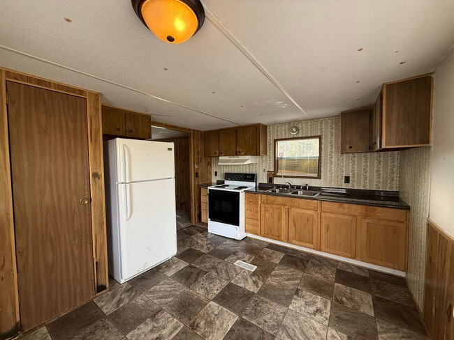 Photo - 2 bedroom, 1 bath Mobile Home