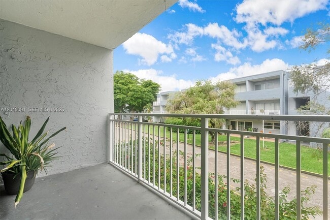 Building Photo - 9369 Fontainebleau Blvd Unit J225