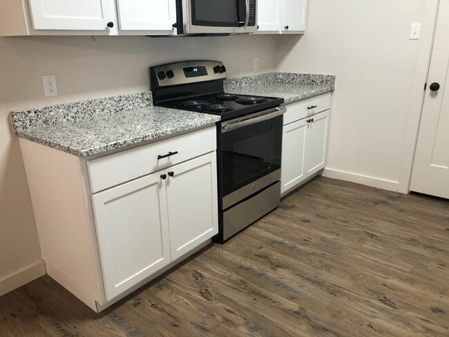 Photo - Beautiful well-maintained townhome