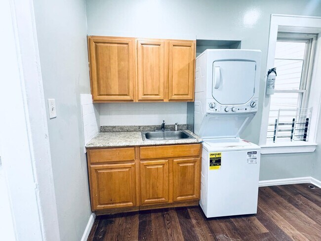 Photo - 113 Mallory Ave Unidad B