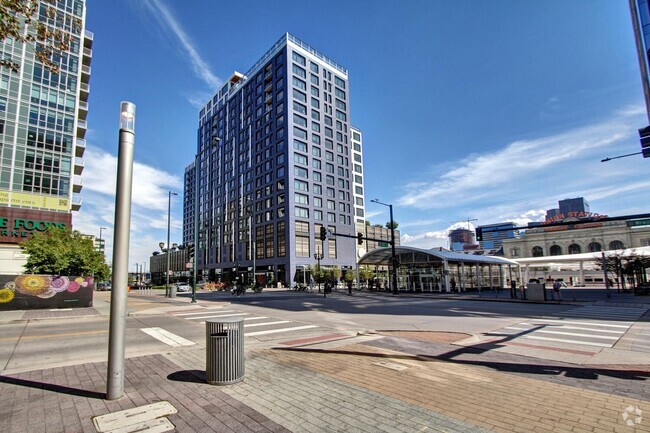 Building Photo - Welcome to the Coloradoan!! Luxury Hi-Rise... Rental