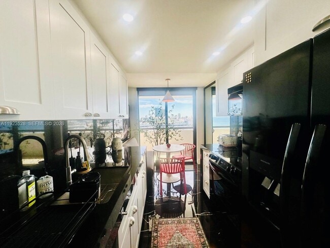 Photo - 2555 Collins Ave Unit PH114