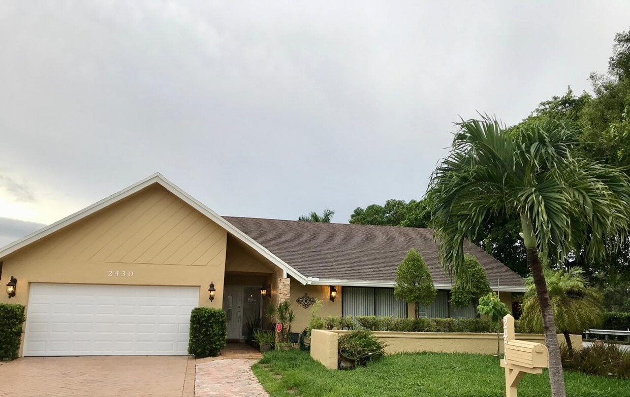 Photo - 2430 NW 102nd Ter (Pembroke Pines, FL)