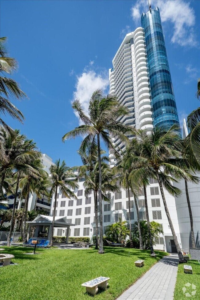 Building Photo - 6301 Collins Ave Unit 2705 Rental