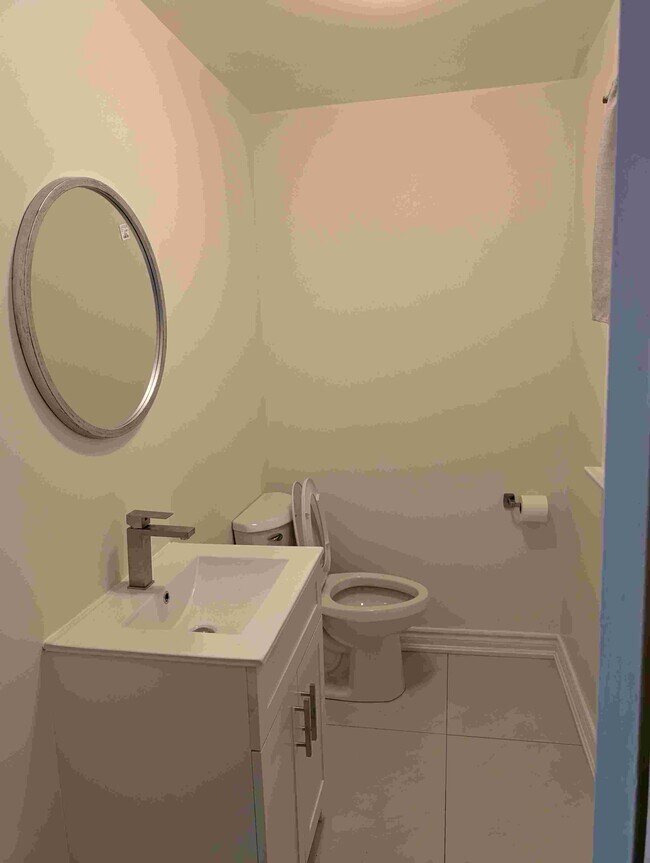 Photo - Yonge and Finch East Three Bedroom and 1.5 Bathrooms