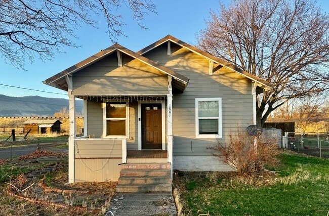 Photo - 1801 Russell Ave