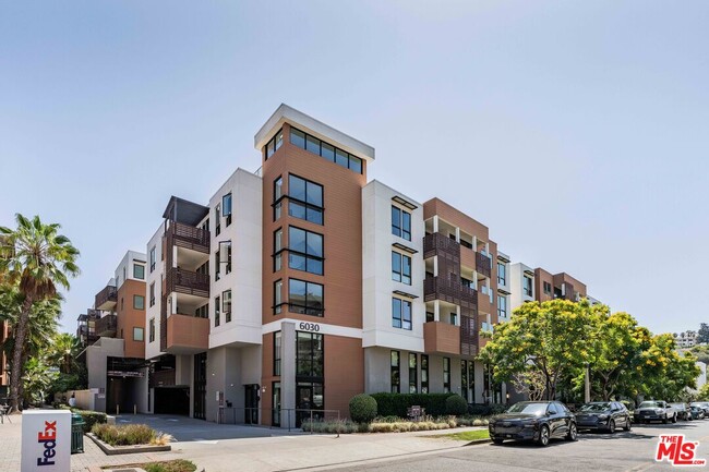 Building Photo - 6030 S Seabluff Dr