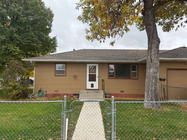 Building Photo - 2 Bed 1 Bath with Garage