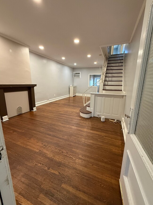 Photo - 3661 Jasper St