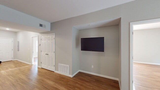 Photo - 2 Bed/2 Bath Condo in Pigeon Forge, TN Available Now! Unidad Building 6 -  21