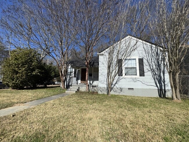 Building Photo - 302 Decelle St