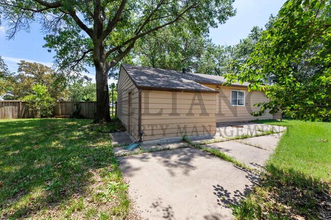 Photo - 22 N Hawthorne St