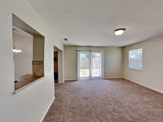 Photo - Spacious 3/2