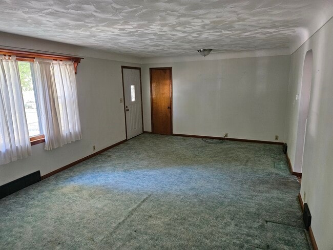 Photo - 209 Maple Ct