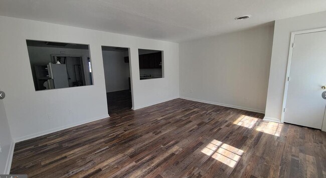 Photo - 307 E Main St