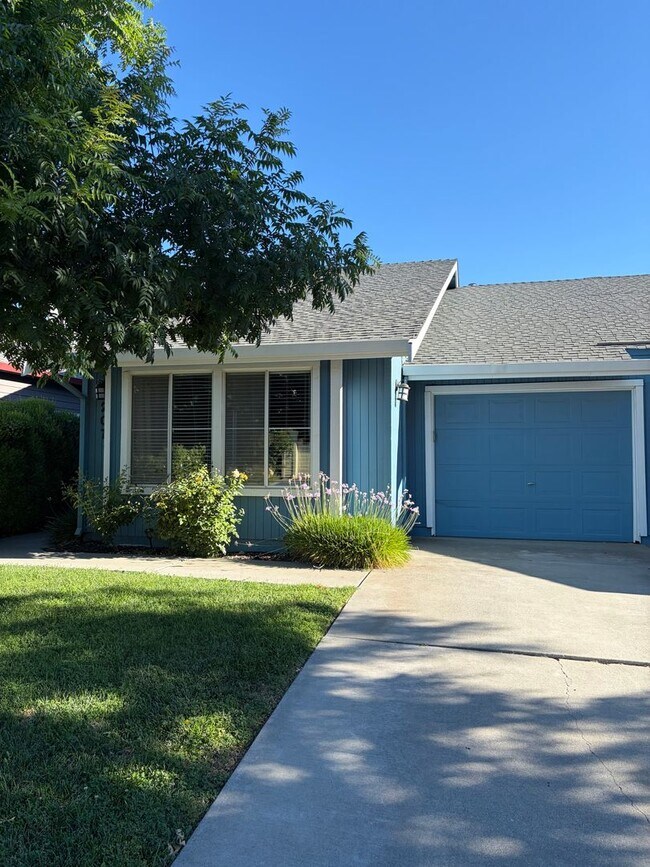 Building Photo - North Davis Charming 2 Bed 1 Bath - Available August 2026