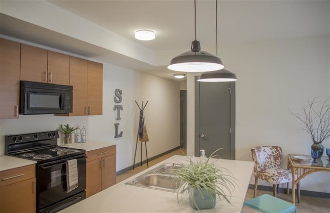 Photo - DeTonty Street Apartments