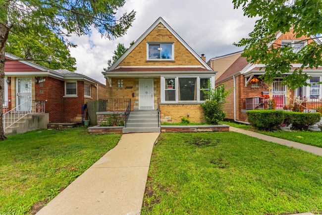 Building Photo - 3754 W 69th St Rental
