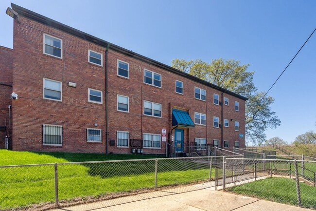 Lovely 3 BR/2 BA Condo in Barry Farm! - Lovely 3 BR/2 BA Condo in Barry Farm!