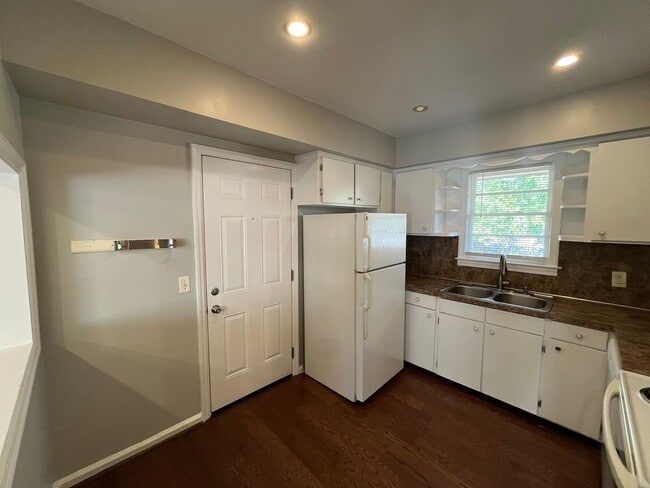 Photo - Move In Ready!! Cozy Brick Home, in North Columbus. Located off of Airport Thruway!!