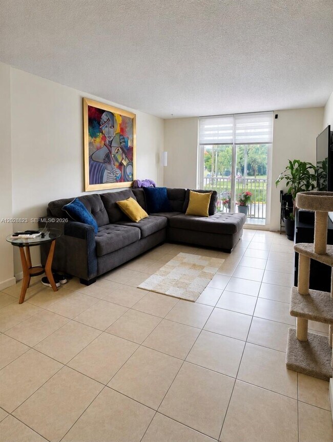 Photo - 16851 NE 23rd Ave Unidad B214
