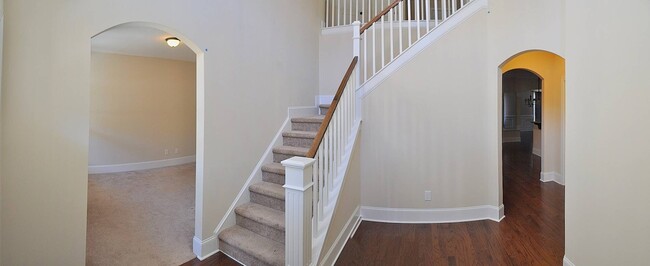 Photo - 195 Glenmoor Dr