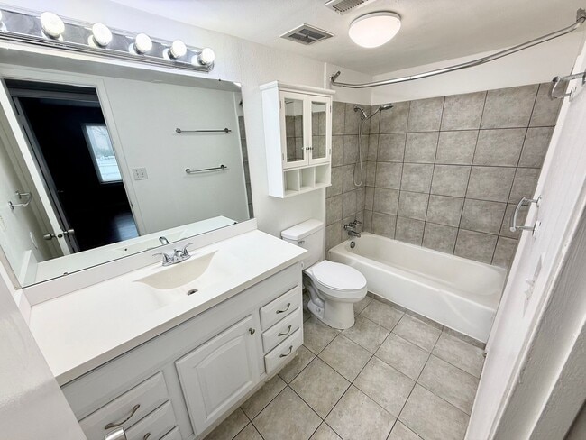 495 E Creekside Cir