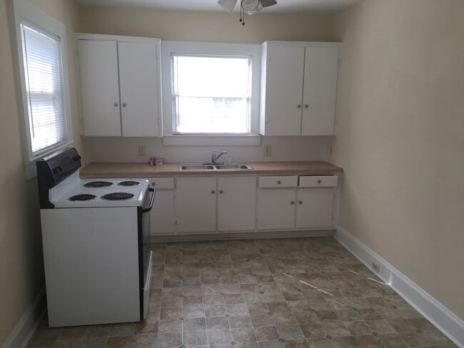 Photo - 170 20th St NE