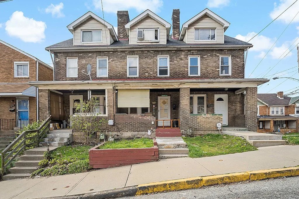 Photo - 7647 Roslyn St