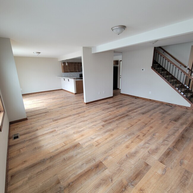 Photo - 613 Reserve Rd