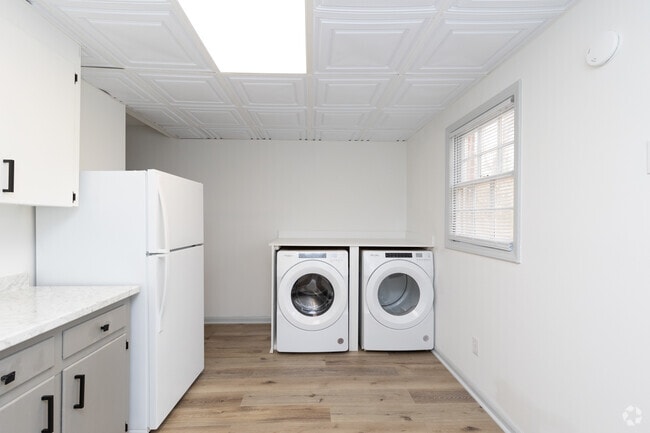 2BR, 1.5BA - 800SF - Kitchen - Vintages at Clemson