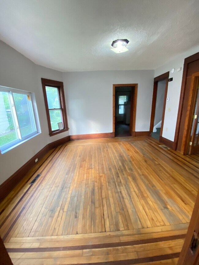 Photo - 4 Bdr/2Bath Spacious Home Available