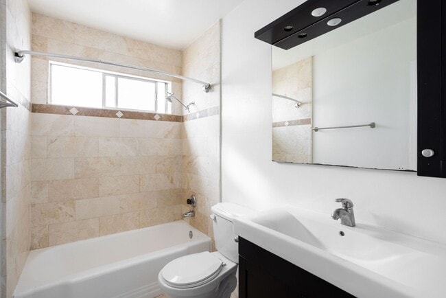 Photo - 725 Hayworth Apartments