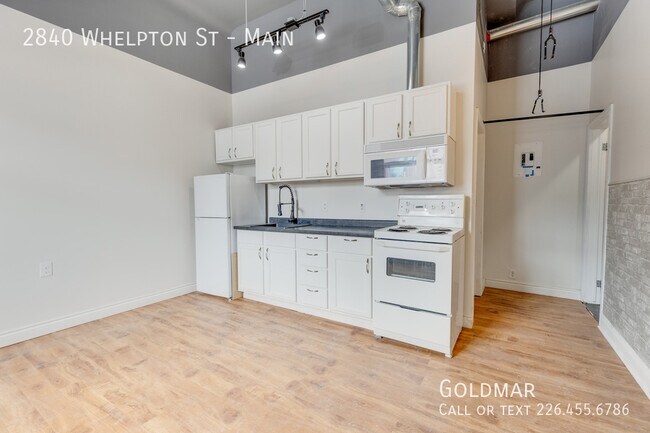 Photo - New Listing in Ford City Unité Main