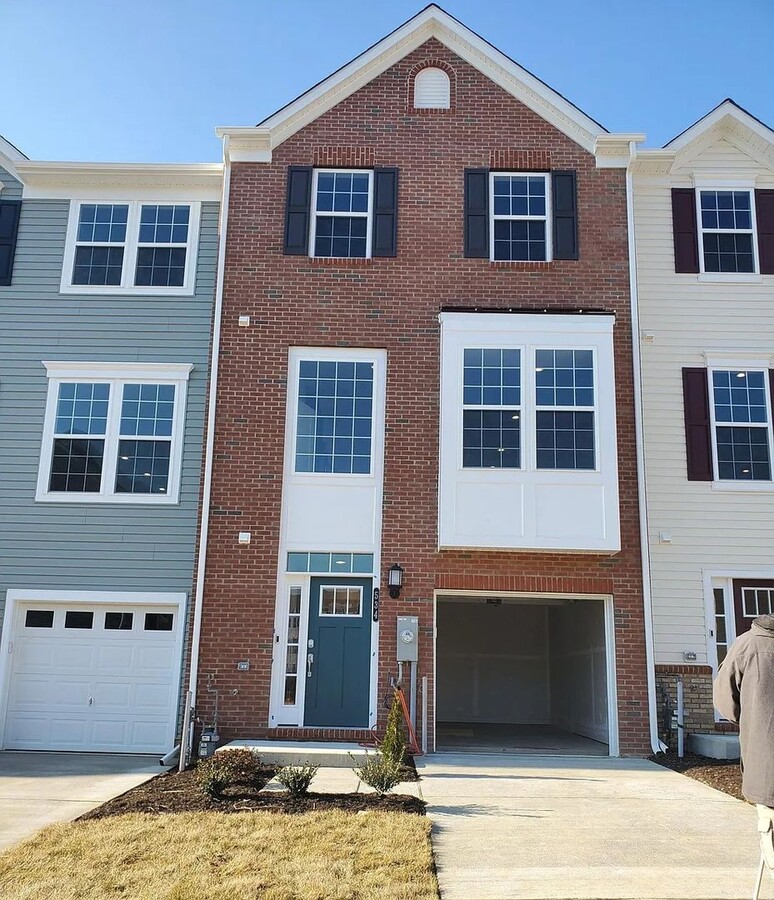 Beautiful 3-Story Townhouse with Exception... - Beautiful 3-Story Townhouse with Exception...