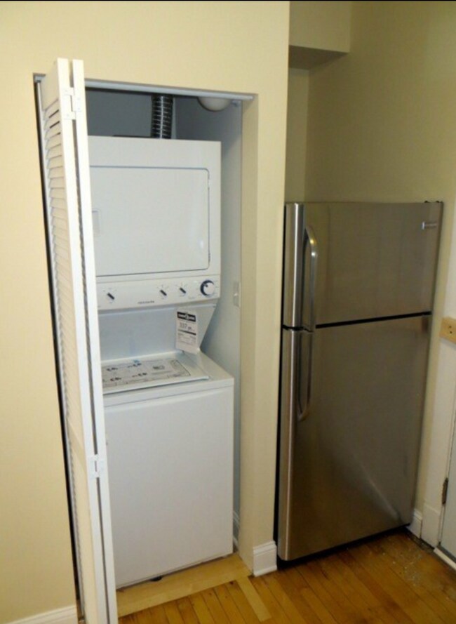 Photo - 2410 W Winnemac Ave Unit 2
