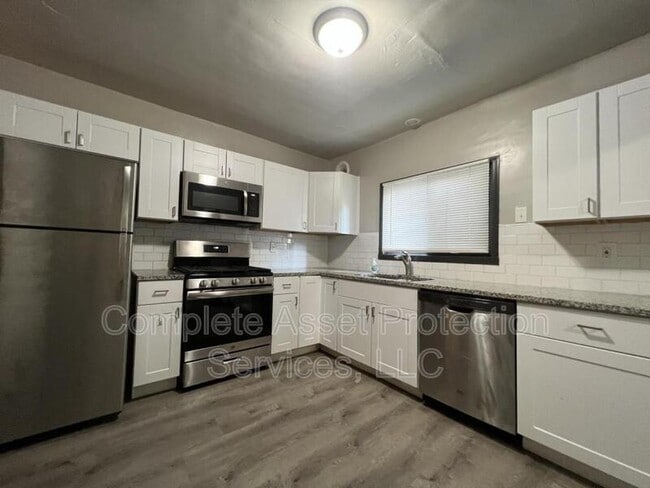 Building Photo - 1119 E 39th Pl