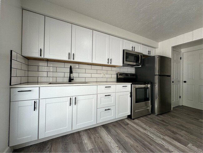 951 N Redwood Rd Unit 5