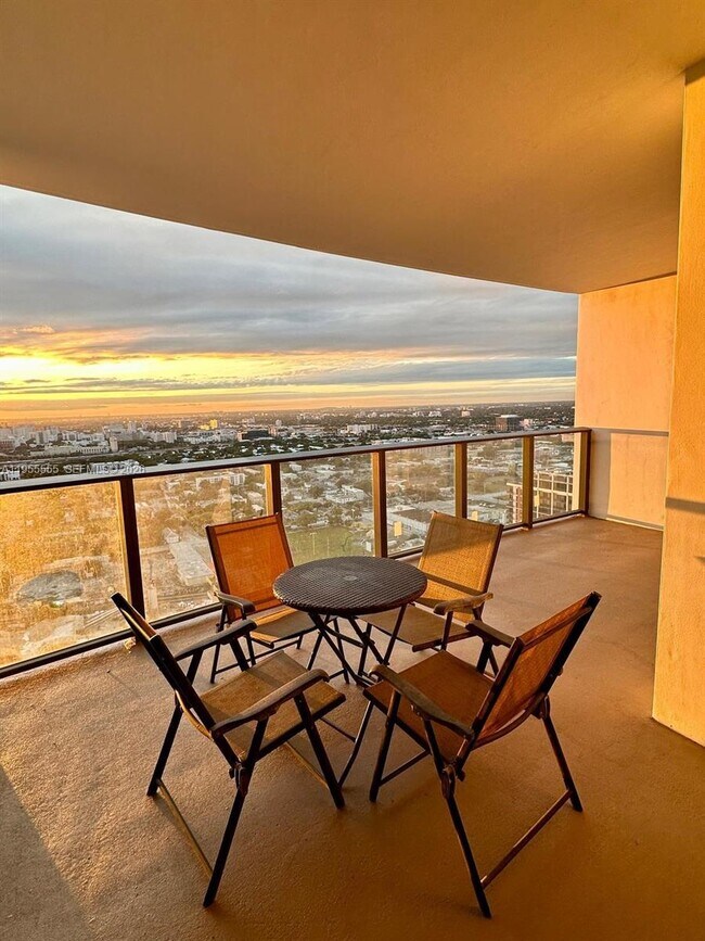 Photo - 1600 NE 1st Ave Unidad 3215