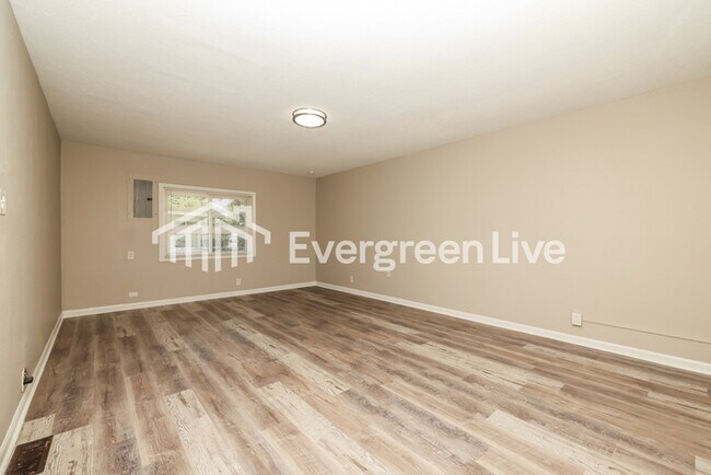 Photo - 108 Candy Ln
