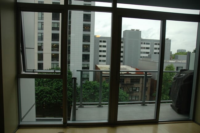Building Photo - 1221 SW 10th Ave Unit 708 Rental