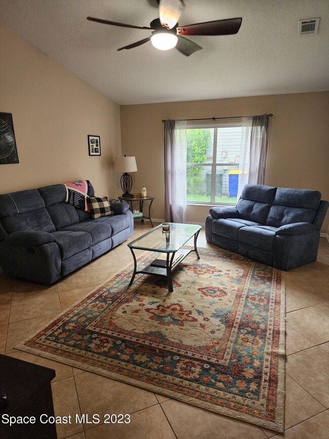 Photo - 890 Spirea Dr