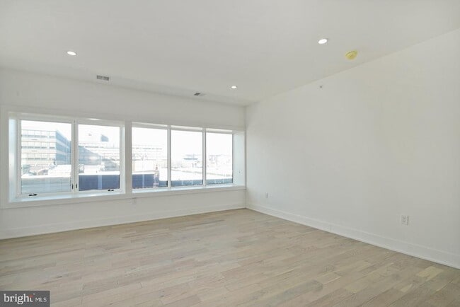 Photo - 2109 S Iseminger St Unit 3