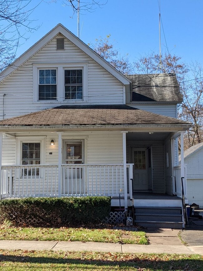 Building Photo - Charming Baldwinsville Home!! Park like Se...