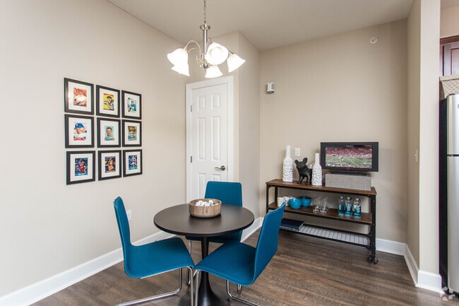 1BR, 1BA - 792 SF - The Rosedale